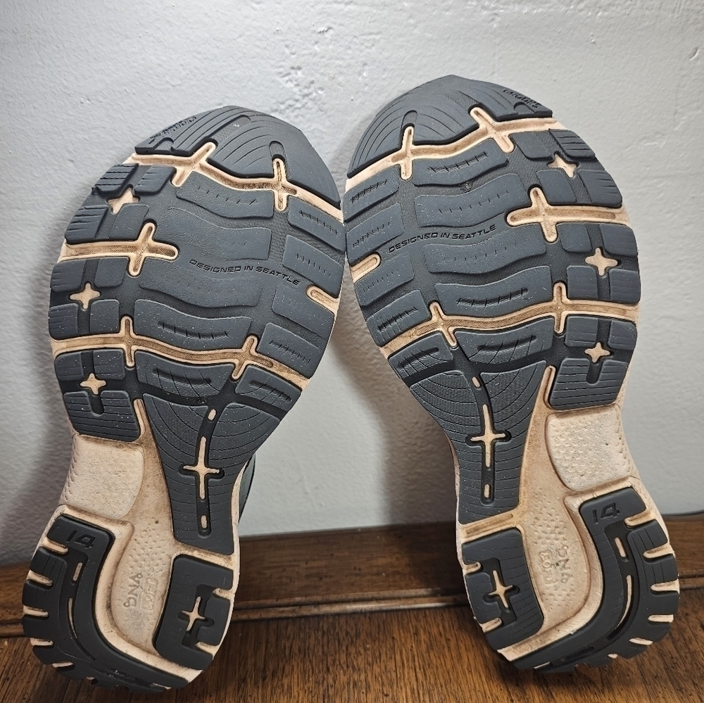 Brooks Ghost 14 Running Shoes Women's Size 11it have a little tear inside the s - Picture 8 of 8